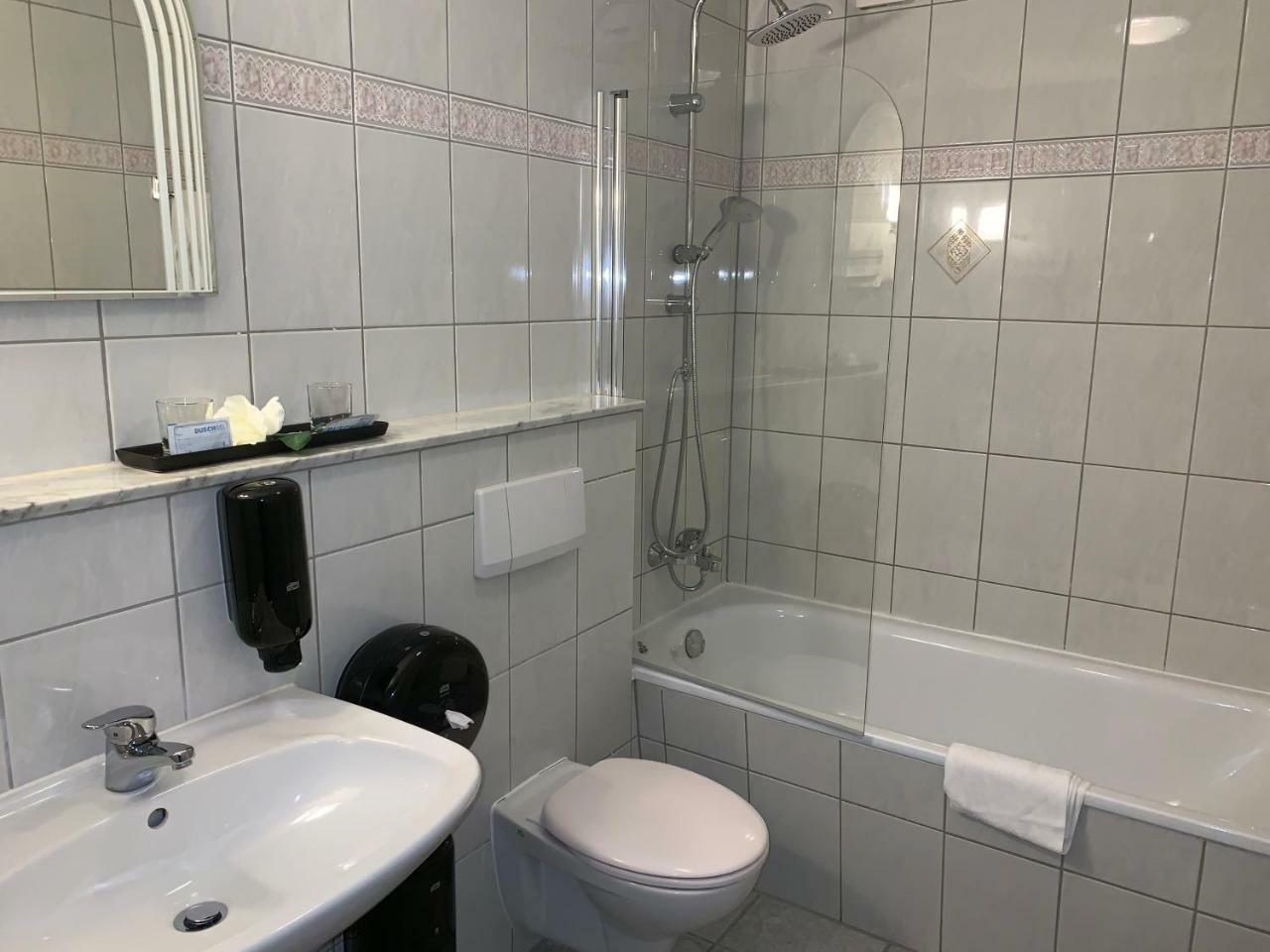 Hotel Haus Hubertus Elsdorf Екстер'єр фото